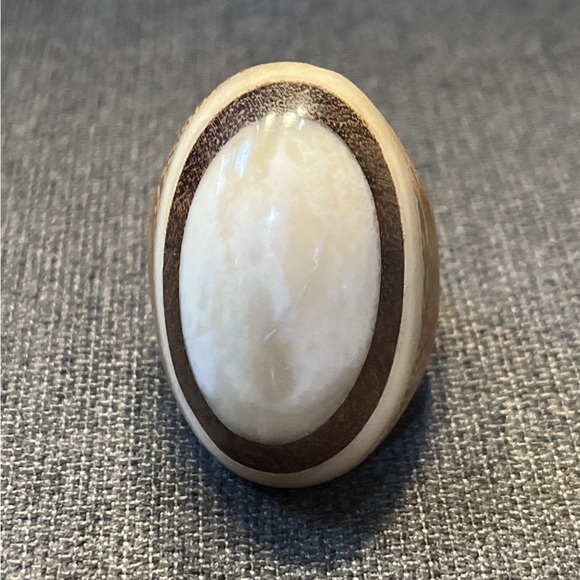 Vintage Large Oval Wood And Mother Of Pearl Statement Ring Sz 9 - Picture 2 of 8